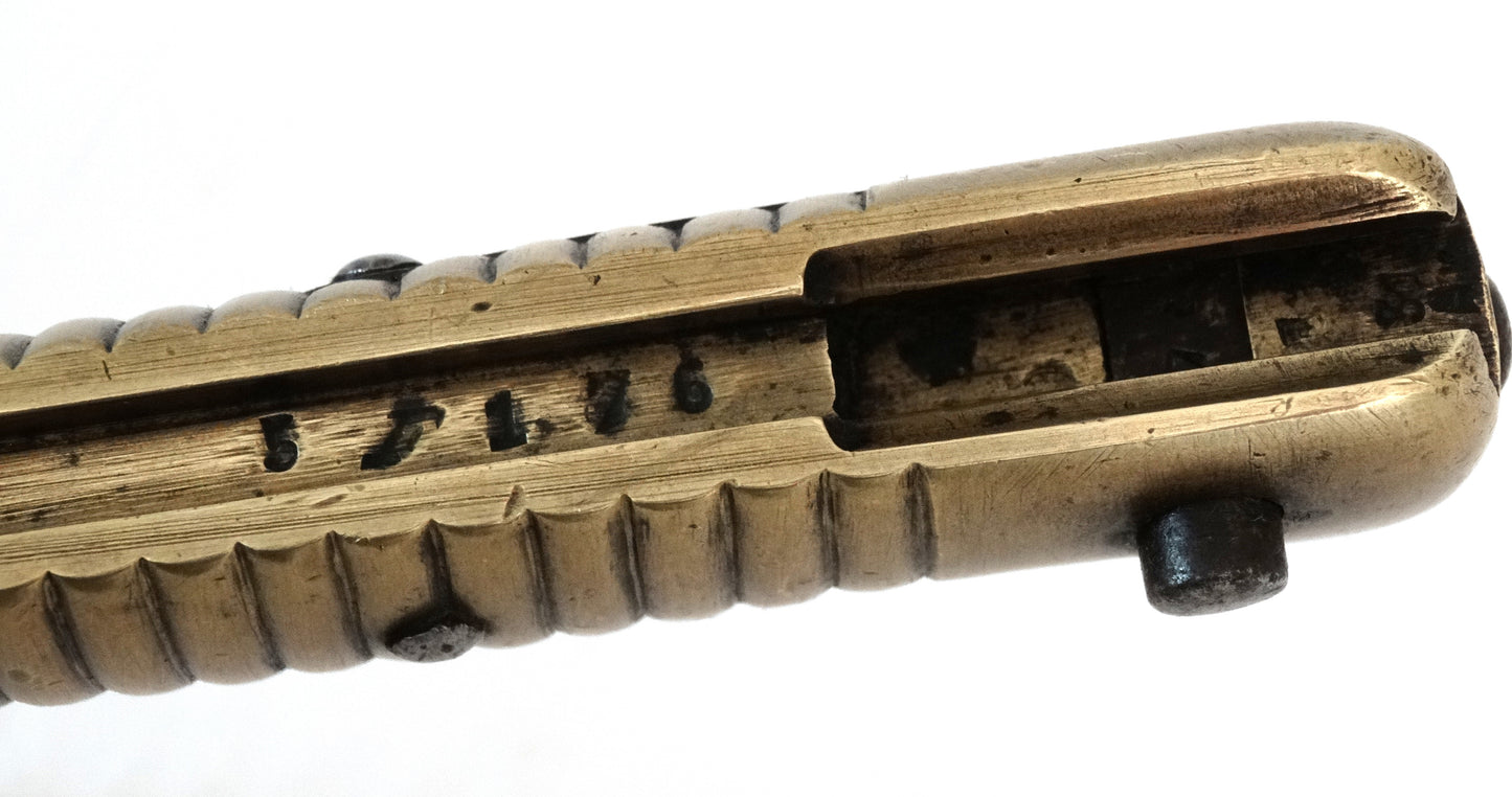 Sabre-baïonnette Chassepot Modèle 1866 – St-Étienne 1873.
Zoom sur rainure et marquage manche.