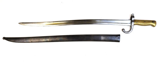 Baïonnette Chassepot 1866 série Z avec lame yatagan et poignée laiton avec fourreau coté gauche mono matricule