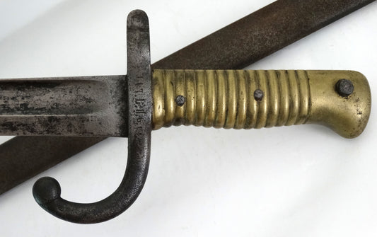 Sabre-baïonnette Modèle 1866 Chassepot – Marquage régimentaire allemand – Avec fourreau.
Vue artistique