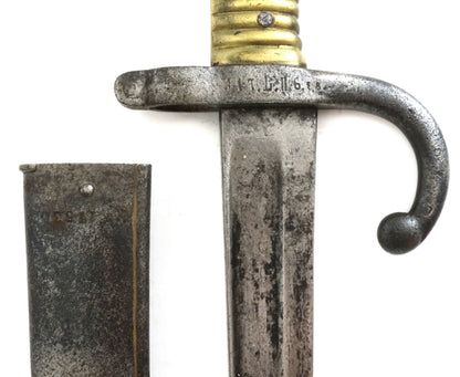 Sabre-baïonnette Modèle 1866 Chassepot – Marquage régimentaire allemand – Avec fourreau. Zoom sur marquage regimentaire