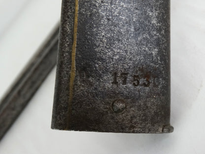 Sabre-baïonnette Modèle 1866 Chassepot – Marquage régimentaire allemand – Avec fourreau. Zoom sur marquage fourreau