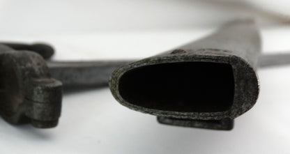 Sabre-baïonnette Modèle 1866 Chassepot – Marquage régimentaire allemand – Avec fourreau. Zoom sur fourreau face C