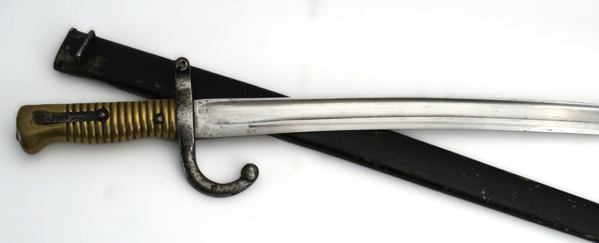 Sabre‑baïonnette pour fusil Remington Rolling Block – Défense Nationale. Vue artistique coté droit.