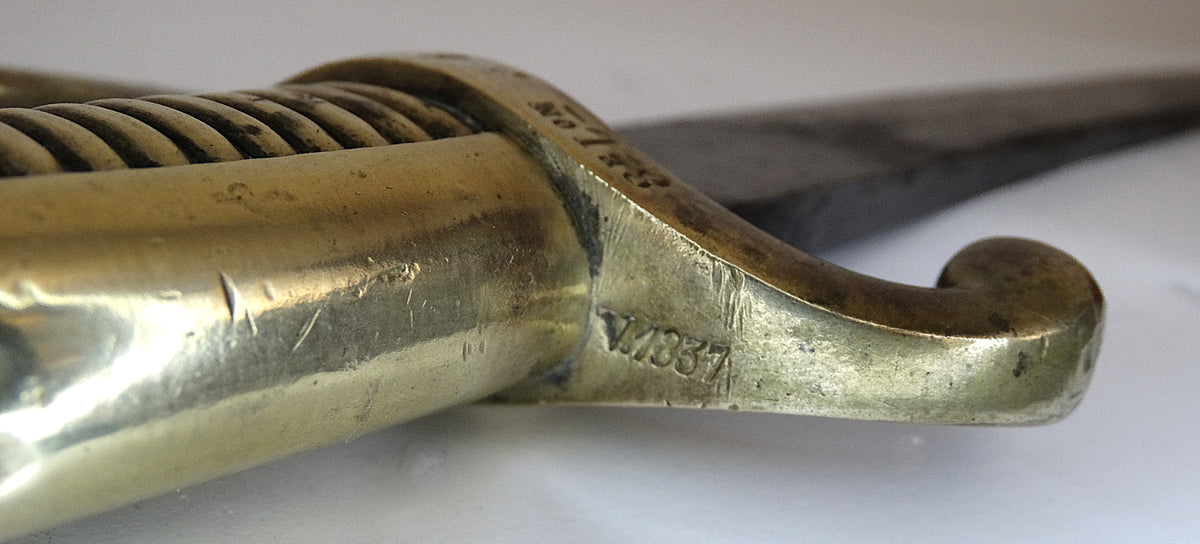 Sabre briquet An XI – 8e légion de la Garde nationale.
Zoom sur marquage sous le quillon