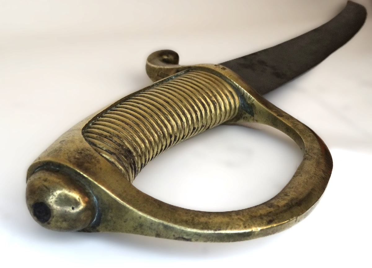 Sabre briquet An XI – 8e légion de la Garde nationale.
Zoom sur garde du dessous