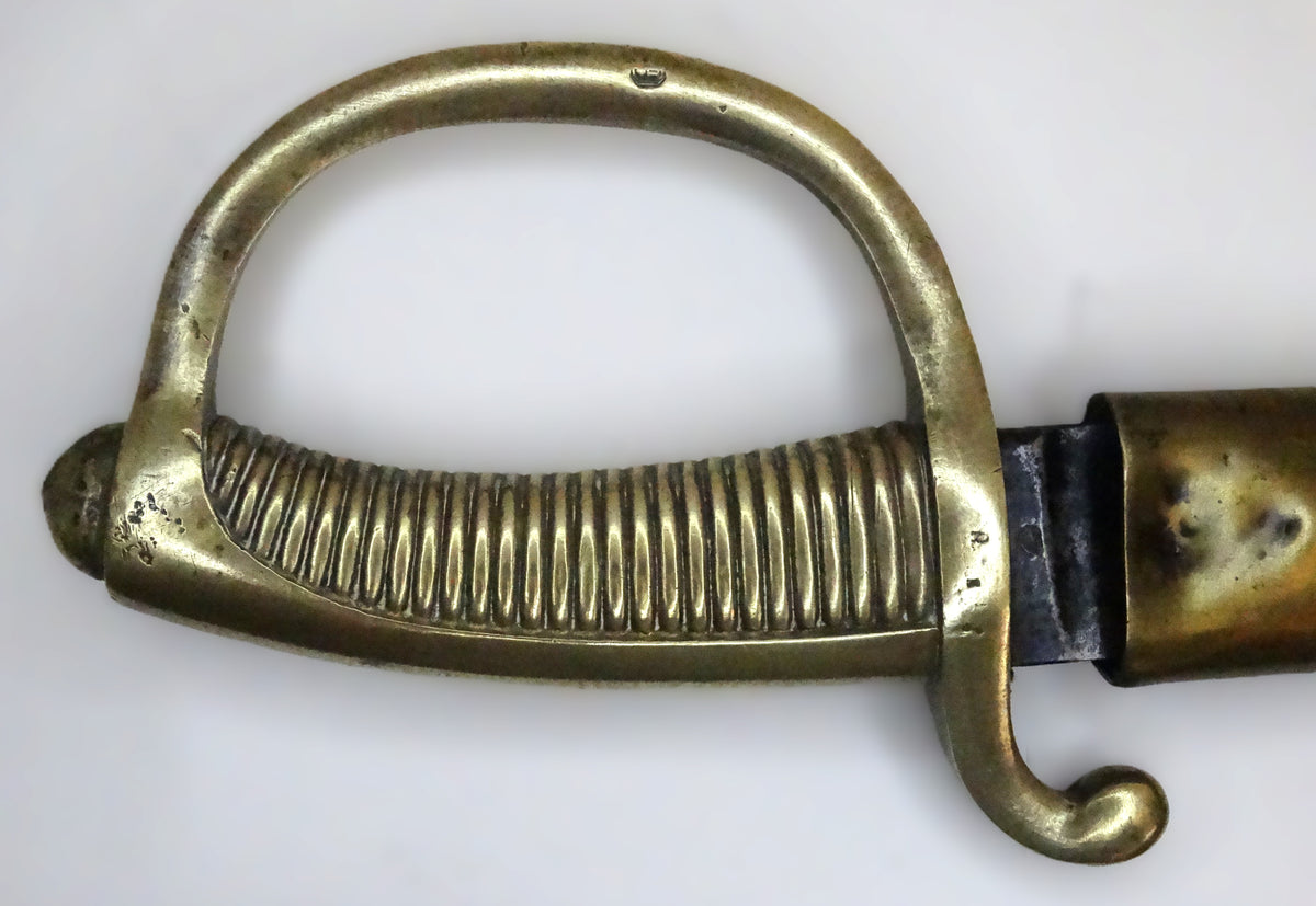 Sabre d’infanterie dit « briquet », modèle An XI, avec fourreau.
 zoom sur poignée face B