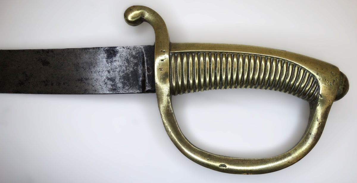 Sabre d’infanterie dit « briquet », modèle An XI, avec fourreau.
Zoom sur poignée et debut lame face A