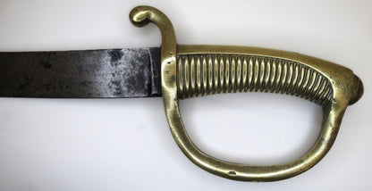 Sabre d’infanterie dit « briquet », modèle An XI, avec fourreau.
Zoom sur poignée et debut lame face A
