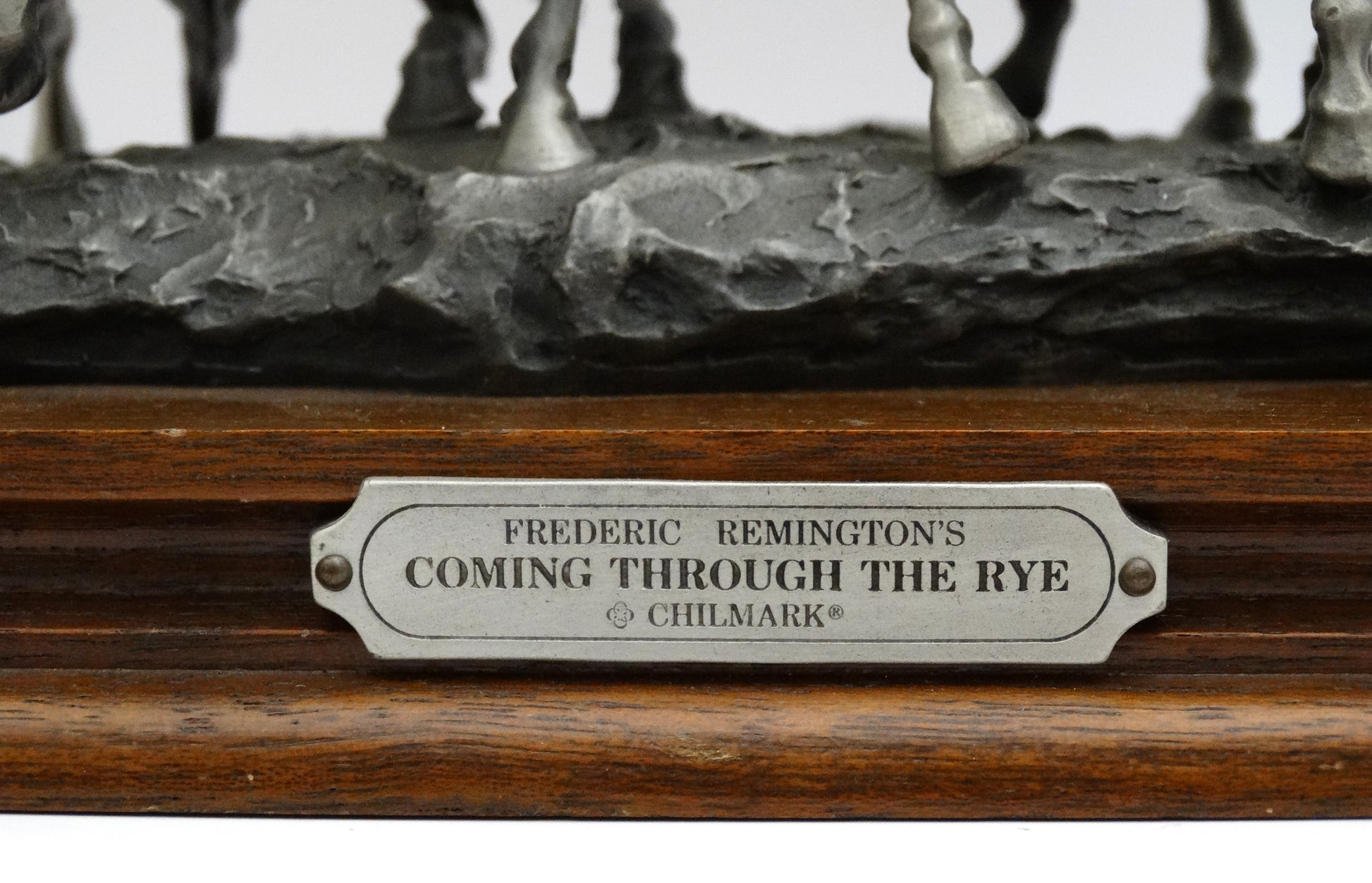 Sculpture “Coming Through the Rye” d’après Frédéric Remington – Édition limitée.
Zoom sur plaque CHILMARK.