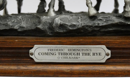 Sculpture “Coming Through the Rye” d’après Frédéric Remington – Édition limitée.
Zoom sur plaque CHILMARK.