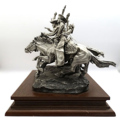 Sculpture “Coming Through the Rye” d’après Frédéric Remington – Édition limitée.
Vue intégrale coté gauche.