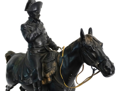 FRANCE. Napoléon à cheval – d’après Demange. Zoom sur Napoléon coté droit.