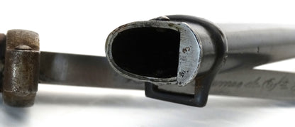 Baïonnette Gras Modèle 1874 – Infanterie de Marine — Monomatricule.
Zoom sur marquage plat du fourreau