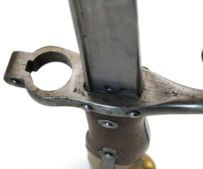 Baïonnette Gras Modèle 1874 – Infanterie de Marine — Monomatricule.
Zoom sur quillon de lame es ses multiple marquages.