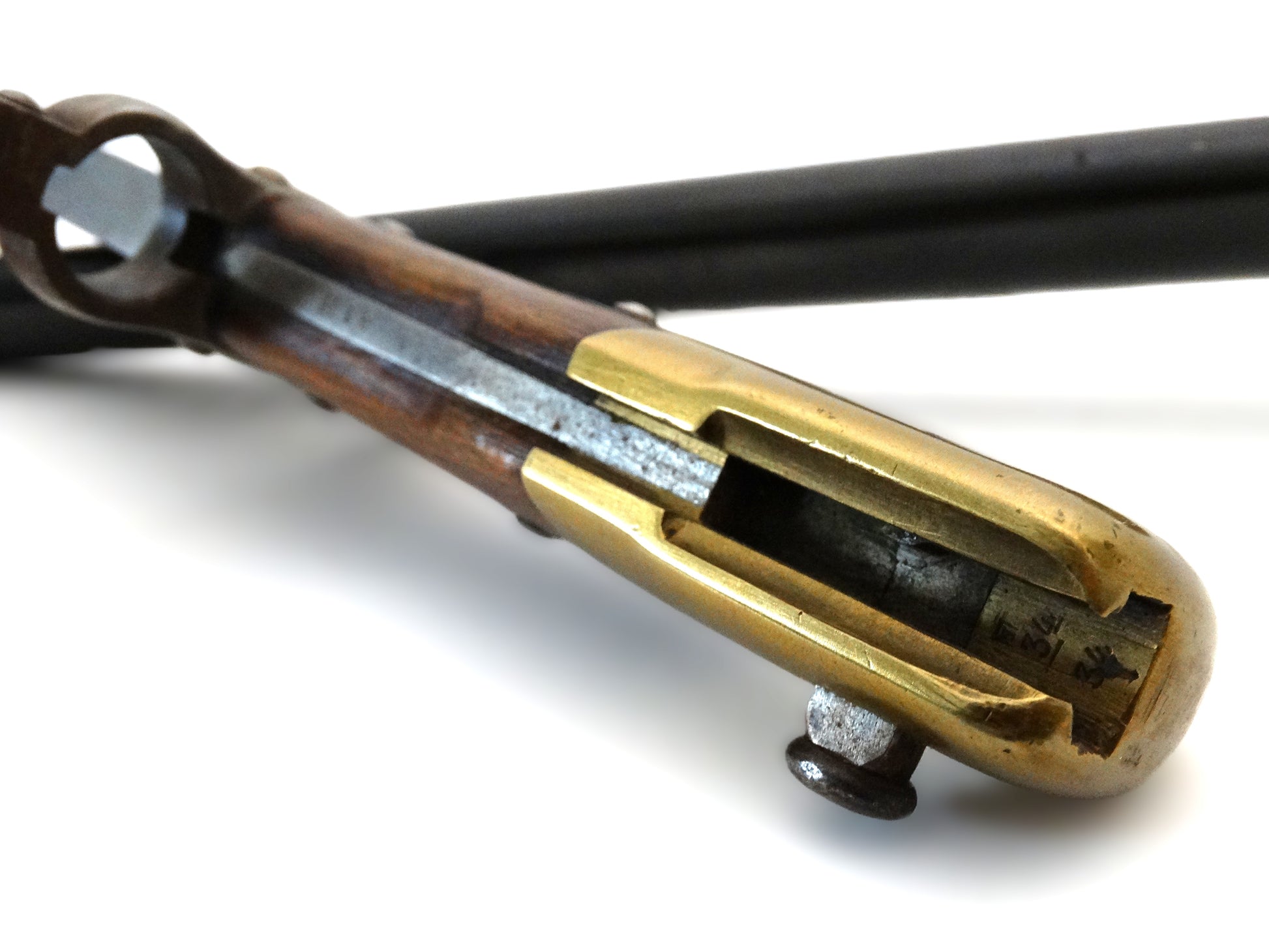 Baïonnette Gras Modèle 1874 – Infanterie de Marine — Monomatricule.
Zoom sur rail poignée.