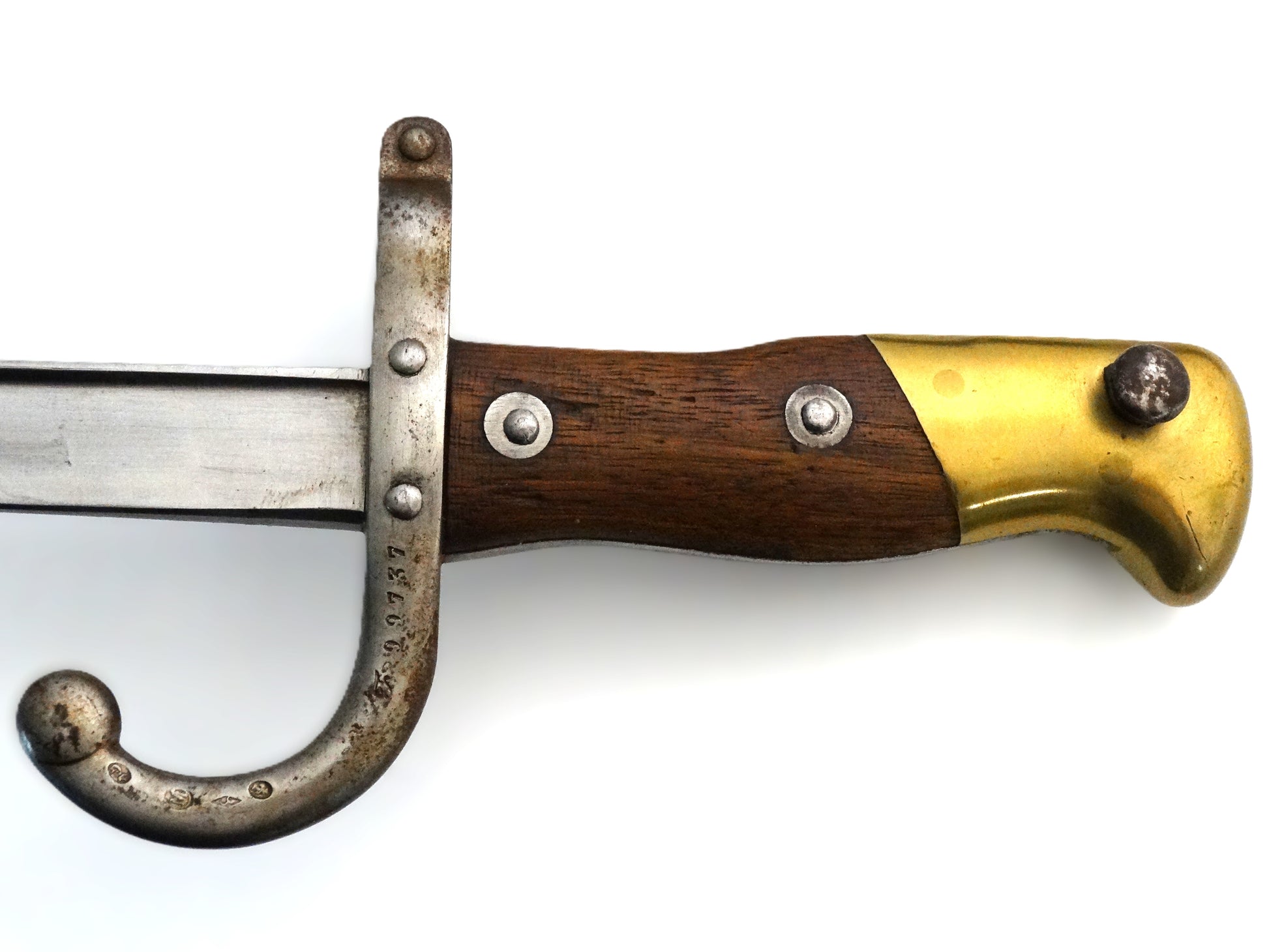 Baïonnette Gras Modèle 1874 – Infanterie de Marine — Monomatricule.
Zoom sur poignée coté droit. Multiple poinçons. 